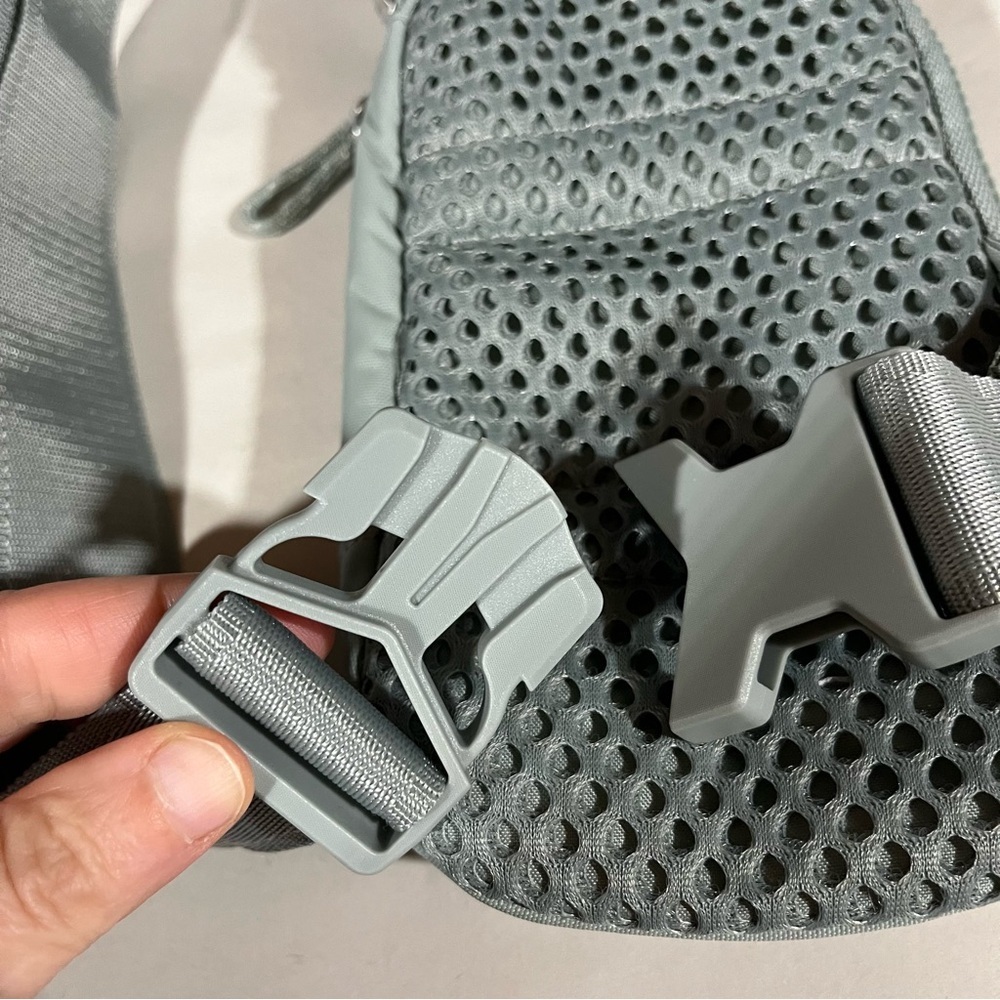 Nike Men's Light Green Mini Cross Body Bag - Picture 7 of 11